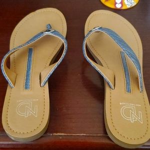 Thong sandals